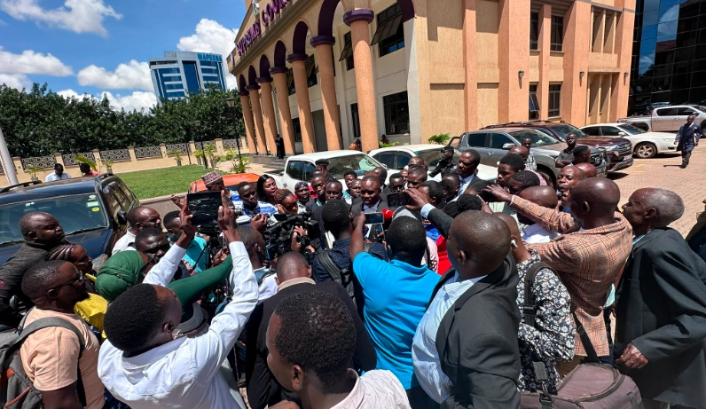 besigye's attorney lukwago addressing journalists outside of high court